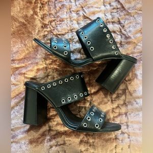 Rebels women’s heels in black leather with silver metal accents